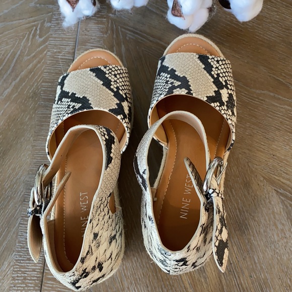 Nine West python ankle strap platform wedges , 8M - Picture 6 of 8
